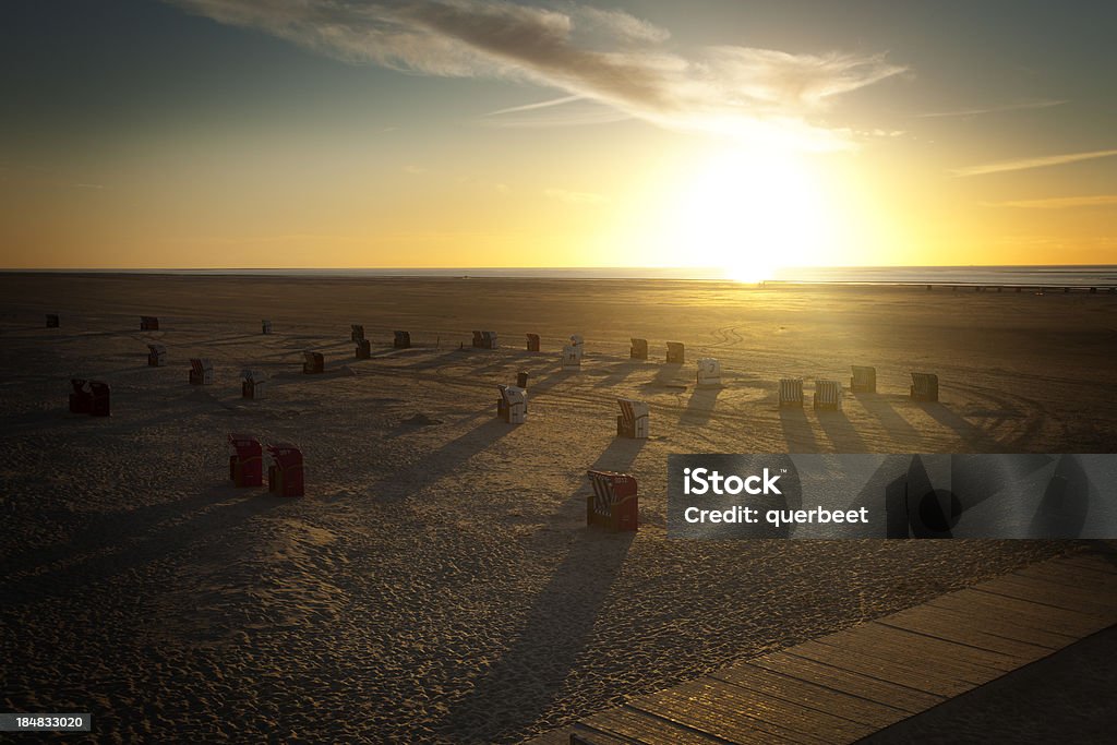 Liegestühle in der Sonne und am Abend - Lizenzfrei Insel Borkum Stock-Foto
