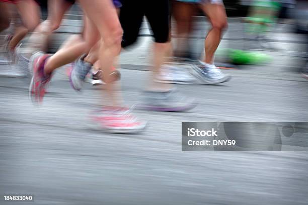 Foto de Corredores e mais fotos de stock de Adulto - Adulto, Atividade, Atleta