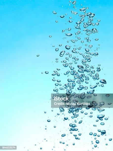Пузырьки — стоковые фотографии и другие картинки Вода - Вода, Капля - Жидкоcть, Наливать