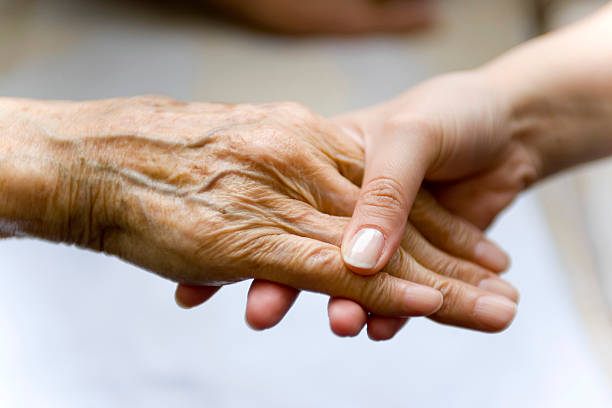 aiutando a mano - consoling close up senior adult grandparent foto e immagini stock