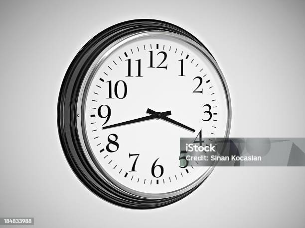 Zegar Ścienny - zdjęcia stockowe i więcej obrazów Beat The Clock - powiedzenie angielskie - Beat The Clock - powiedzenie angielskie, Bez ludzi, Biały