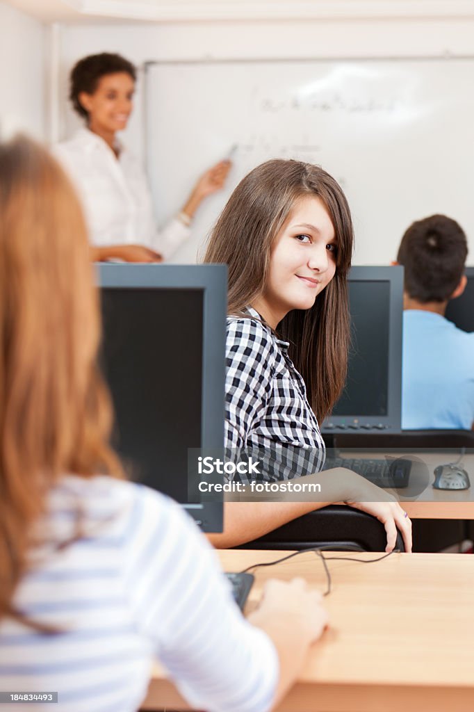 Âge élémentaire étudiants dans la salle de classe - Photo de Adolescent libre de droits