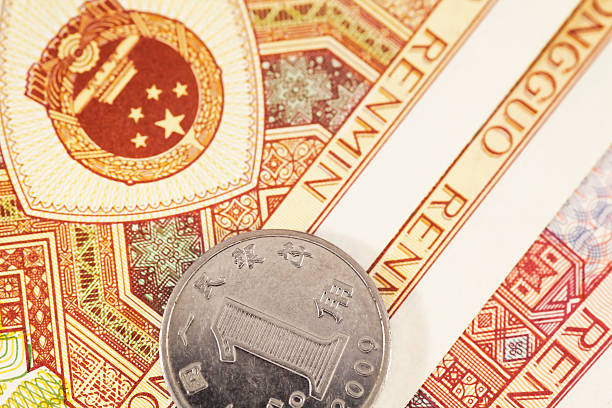 chinesischer yuan-schein und ein stück (hochauflösenden bild - 10 yuan note stock-fotos und bilder