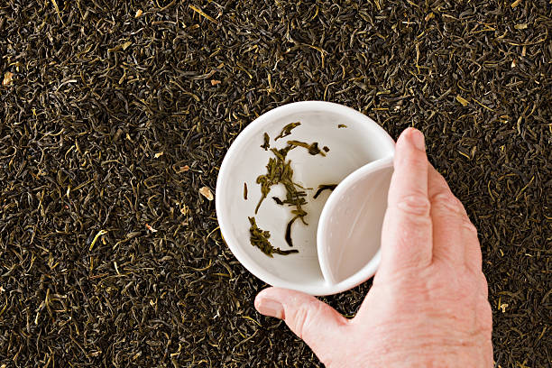リーティング茶葉 - tea tea leaves jasmine tea leaf ストックフォトと画像