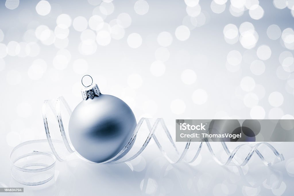 Blue Christmas Bauble - Zbiór zdjęć royalty-free (Boże Narodzenie)