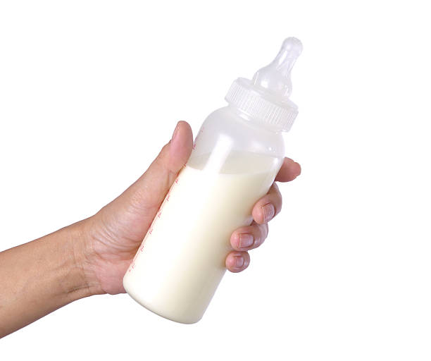 baby бутылки молока на белом - milk bottle стоковые фото и изображения