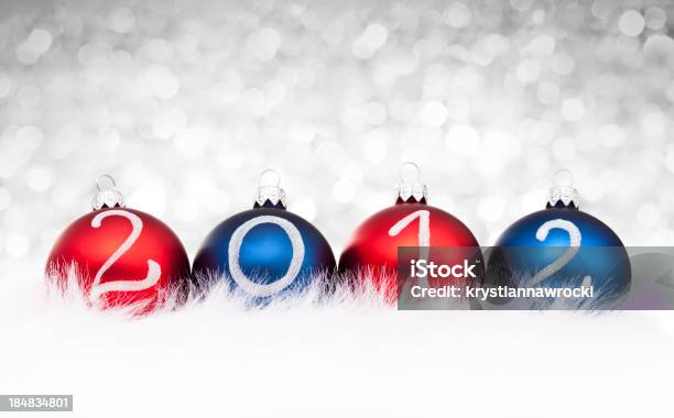 Azul Y Rojo Baubles 2012 Año Foto de stock y más banco de imágenes de 2012 - 2012, Adorno de navidad, Año nuevo