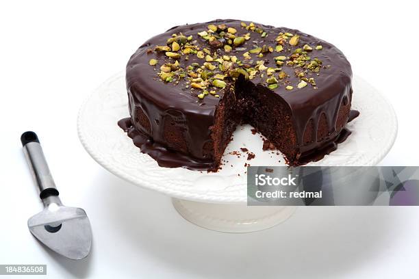 Foto de Rico Bolo De Chocolate Amargo e mais fotos de stock de Chocolate - Chocolate, Pistache, Alimentação Não-saudável