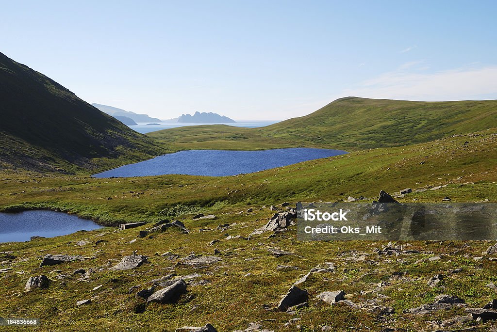 블루 레이크 굴절률은 녹색 언덕 Soroya - 로열티 프리 0명 스톡 사진