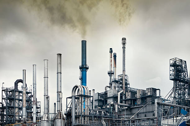 istock Oil refinery | toxic smoke 184836757
