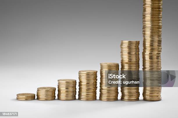 Stos Monet - zdjęcia stockowe i więcej obrazów 1 cent amerykański - 1 cent amerykański, Biznes, Finanse