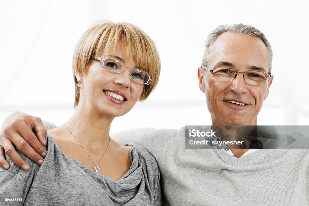 couple heureux ensemble à la maison. - Photo de Adulte libre de droits
