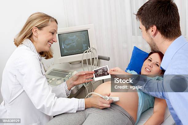 妊娠女性ことが超音波 - 30-34歳のストックフォトや画像を多数ご用意 - 30-34歳, 30代の女性, 30代の男性
