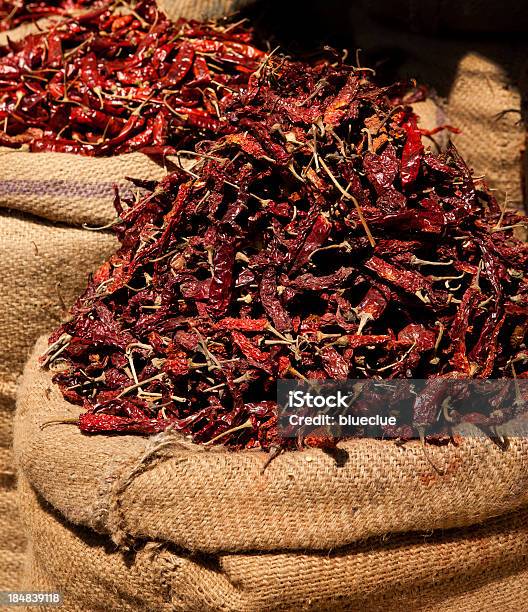 Foto de Secas Red Hot Chili Peppers e mais fotos de stock de Aniagem de Cânhamo - Aniagem de Cânhamo, Bolsa - Objeto manufaturado, Comida Desidratada