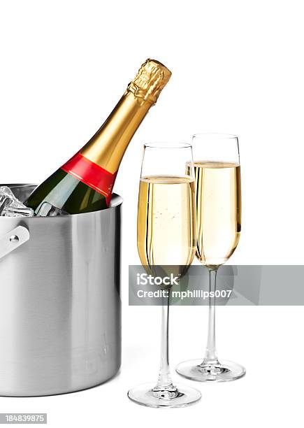 Champagne - Fotografie stock e altre immagini di Spumante - Spumante, Secchio, Bottiglia