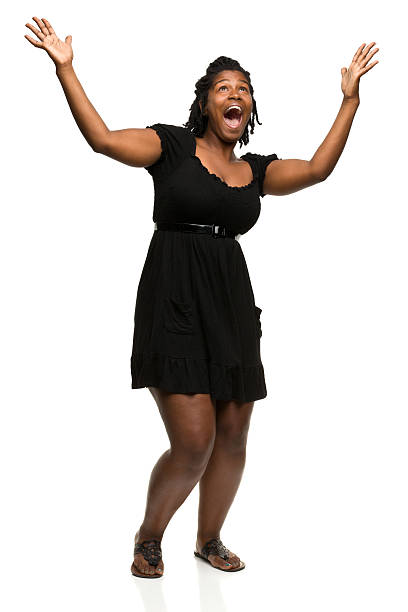 excité femme avec bras en l'air - women dress black young women photos et images de collection