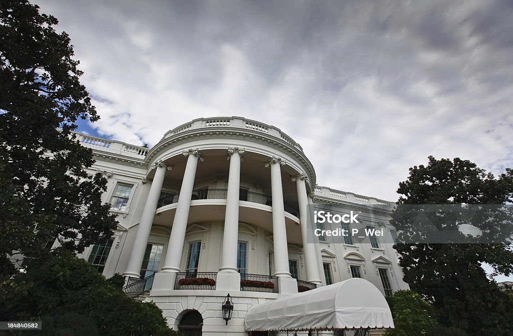 Nuvens de tempestades na Casa Branca - Foto de stock de Casa Branca - Washington DC royalty-free