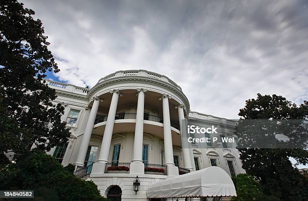 Foto de Nuvens De Tempestades Na Casa Branca e mais fotos de stock de Casa Branca - Washington DC - Casa Branca - Washington DC, Nublado, Primeiro plano