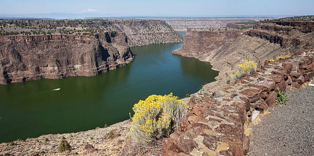 the cove palisades - crooked river photos et images de collection