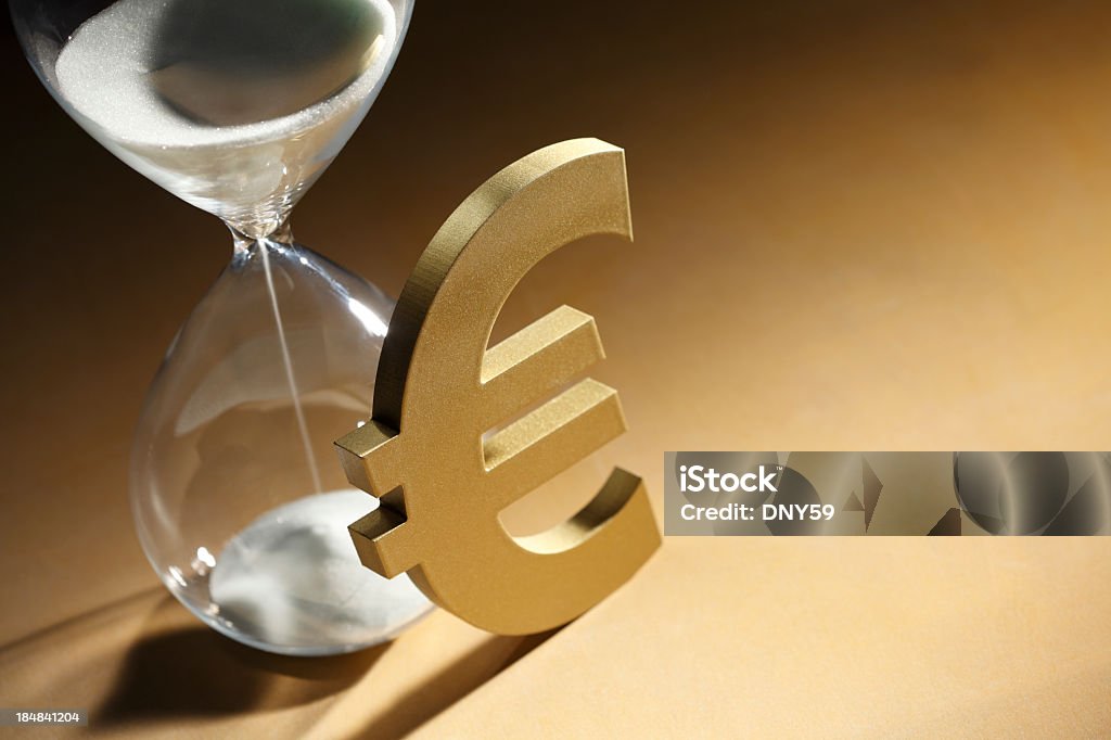 Crisi del debito europea - Foto stock royalty-free di Simbolo dell'euro