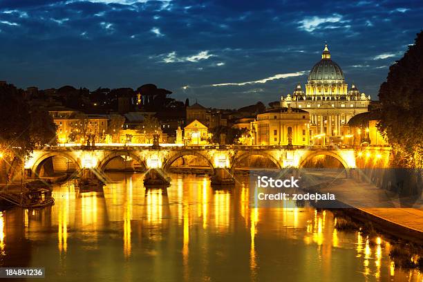 Paisaje De La Ciudad Por La Noche Roma Foto de stock y más banco de imágenes de Castel de Sant'Angelo - Castel de Sant'Angelo, Noche, Roma - Italia