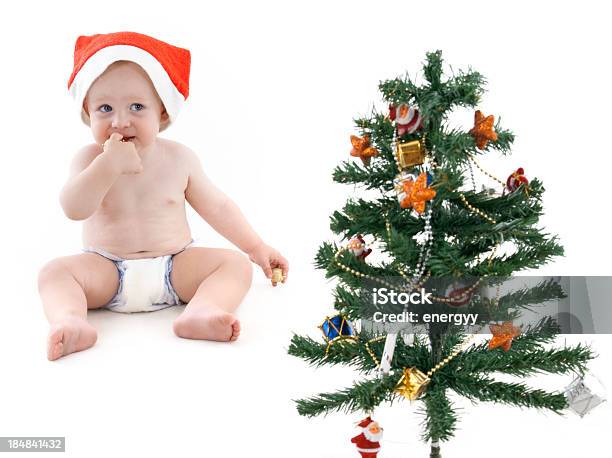 Rapaz Decorando A Árvore De Natal - Fotografias de stock e mais imagens de 12-23 Meses - 12-23 Meses, 2012, 6-11 meses