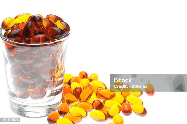 Стопка Полный Витамины — стоковые фотографии и другие картинки Антиоксидант - Антиоксидант, Без людей, Белый фон