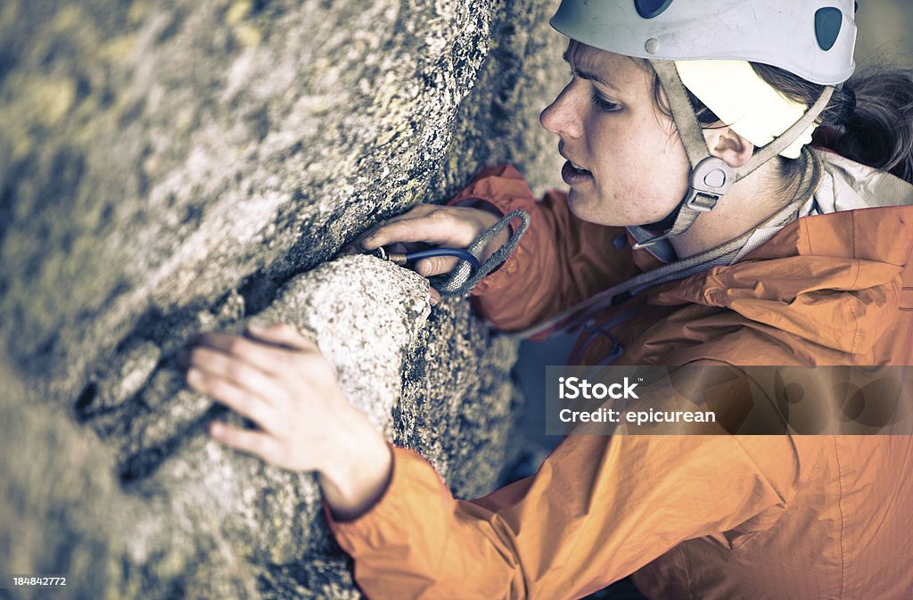 Junge Frau, die eine Kletter-route in Colorado - Lizenzfrei Abenteuer Stock-Foto