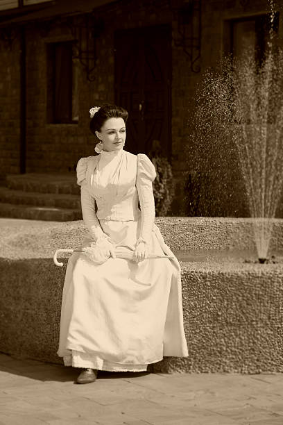istock Victorian Style. Near The  Fountain. 184843466