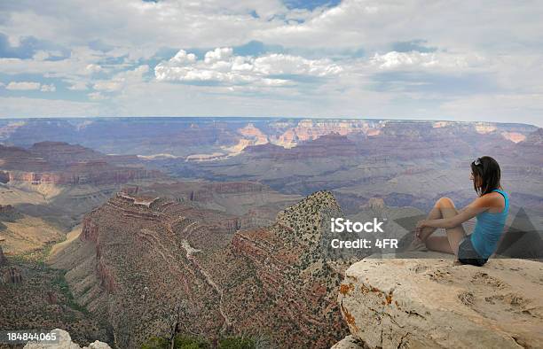 Gran Cañón Disfrutando De La Vista Xxxl Foto de stock y más banco de imágenes de 20 a 29 años - 20 a 29 años, 20-24 años, Actividad al aire libre