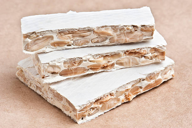 классические испанские turron жесткий - torrone стоковые фото и изображения