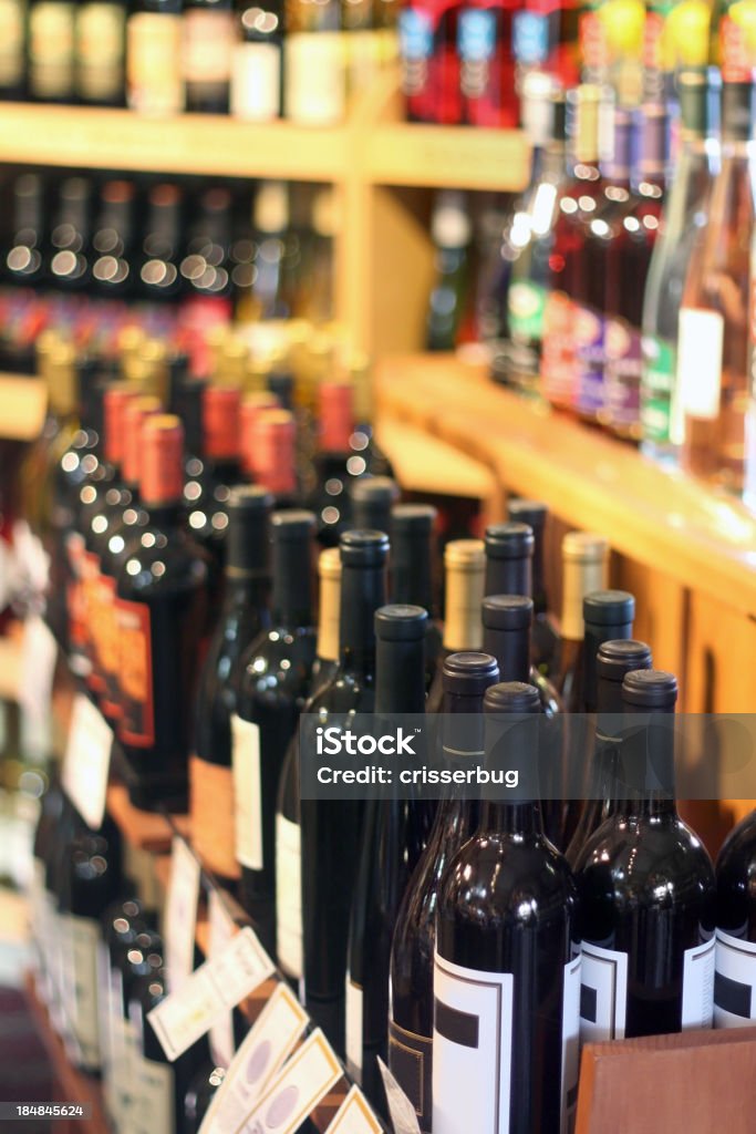 Expositor de vinhos - Foto de stock de Bebida alcoólica royalty-free