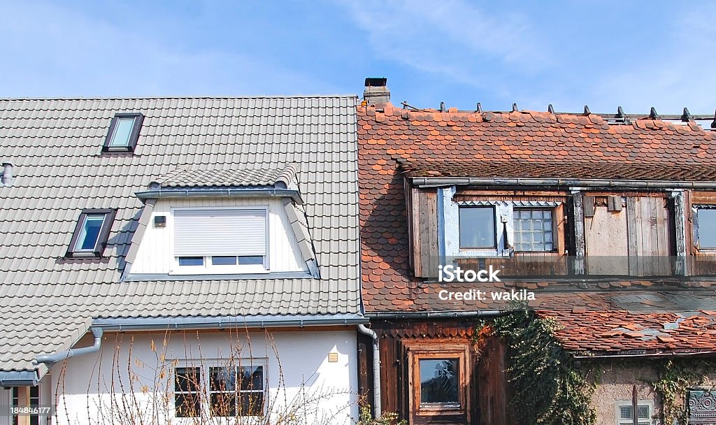 Renovierung und Modernisierung vorher nachher - Lizenzfrei Dach Stock-Foto