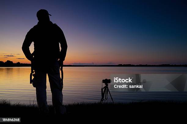 Foto de Fotógrafo No Trabalho e mais fotos de stock de Adulto - Adulto, Azul, Cena de tranquilidade