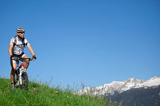 istock Man mountain biking in the mountains 184846387
