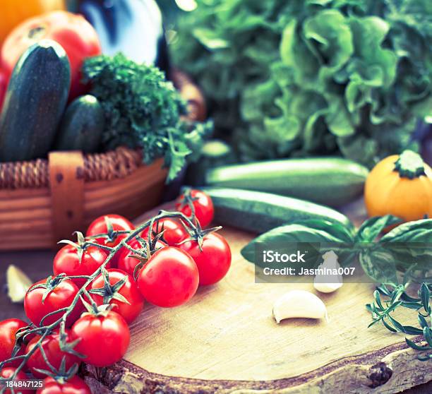 Frescura De Las Verduras Foto de stock y más banco de imágenes de Ajo - Ajo, Albahaca, Alimento