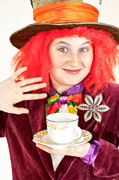 безумного шляпника», actor - bizarre hatter alice in wonderland tea party стоковые фото �и изображения