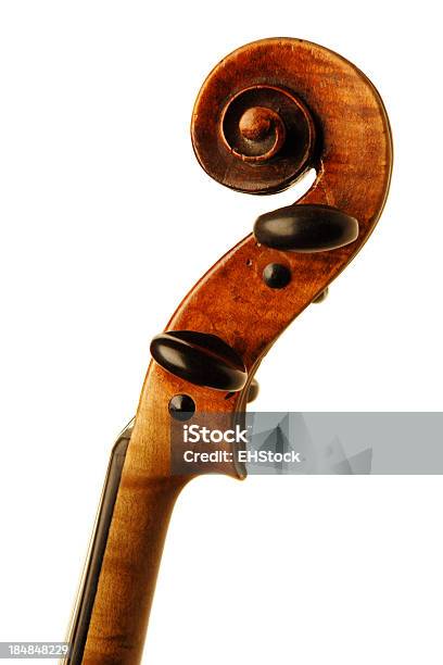 Antiguidade Voluta De Violino Isolado Em Fundo Branco - Fotografias de stock e mais imagens de Violino