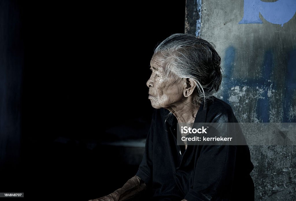 Anziani donna Balinese - Foto stock royalty-free di Profilo - Vista laterale