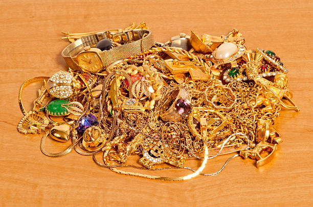 istock Pile Of Gold Jewelry 184848772