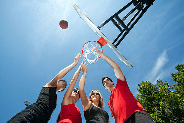 достичь для баскетболе - basketball sport human hand reaching стоковые фото и изображения
