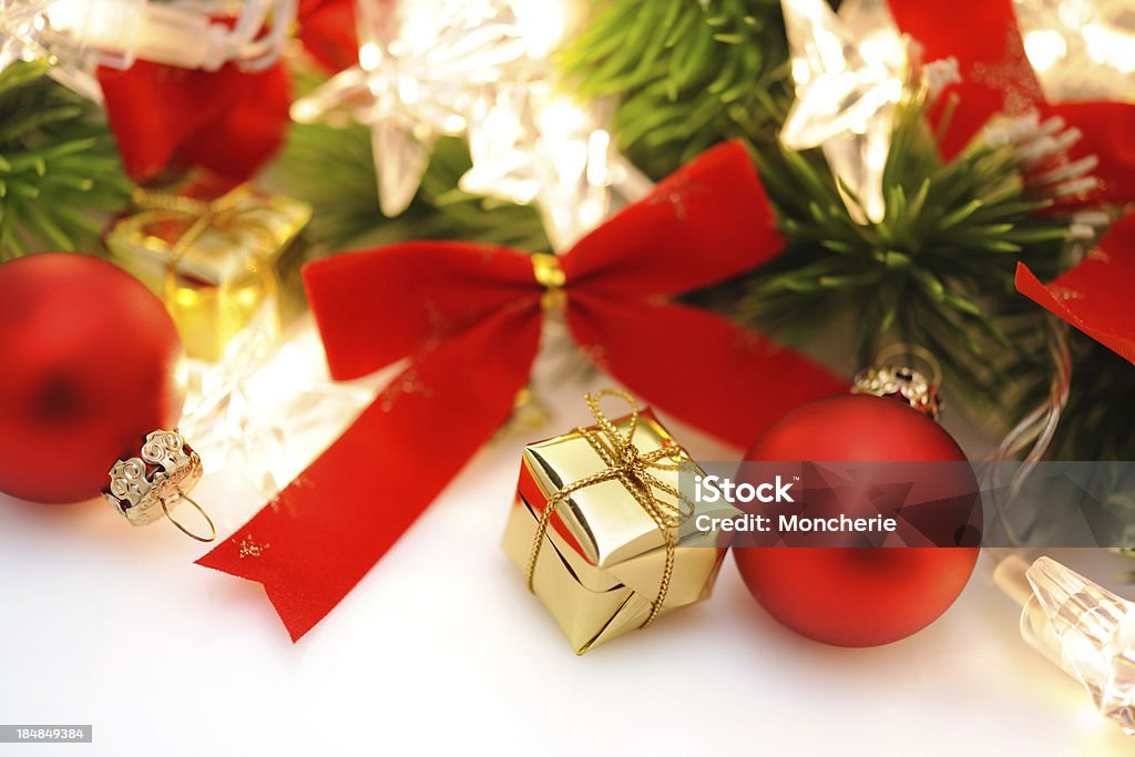 Weihnachten Hintergrund in Weiß, Grün und gold - Lizenzfrei Ast - Pflanzenbestandteil Stock-Foto