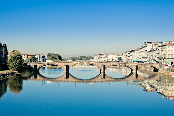 istock Ponte Santa Trinità in Florence, Italy 184849705