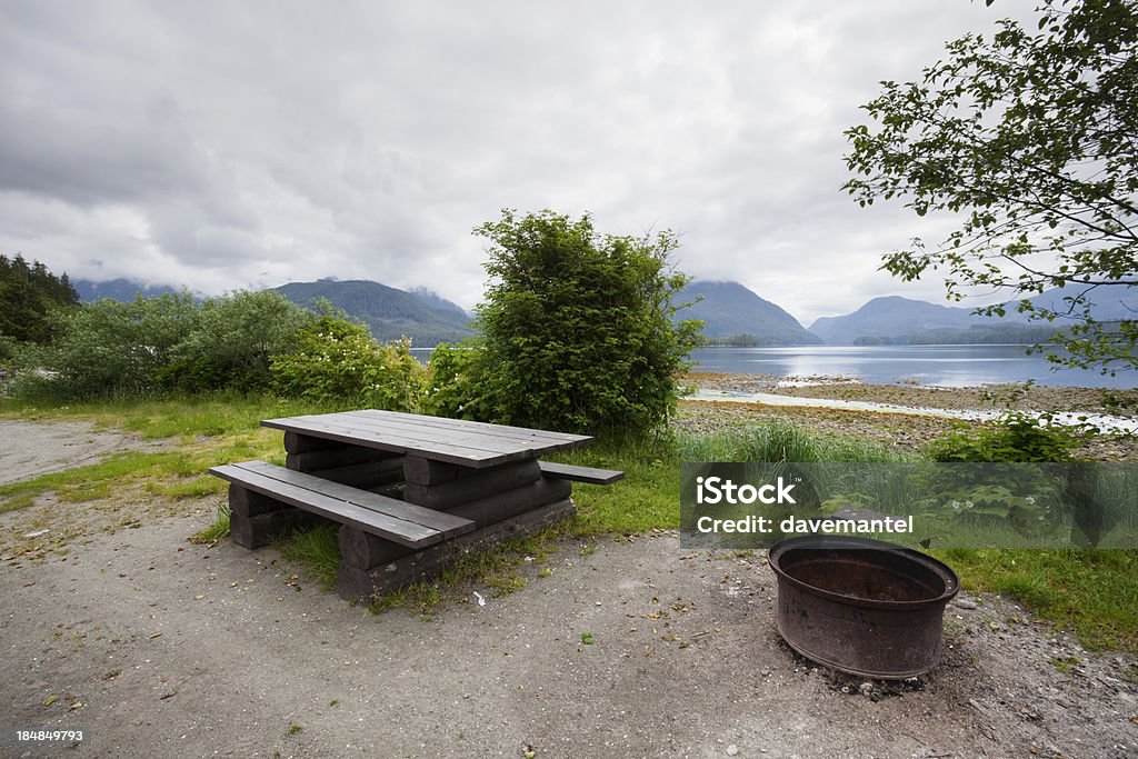 toquart bay campground - Foto de stock de Mesa de Piquenique royalty-free