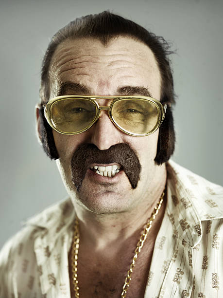 ritratto di uomo con baffi falsi - kitsch men ugliness humor foto e immagini stock