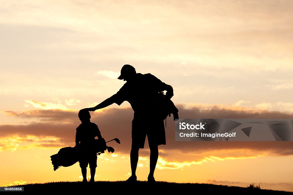 Junior-Golfer mit Vater - Lizenzfrei Golf Stock-Foto