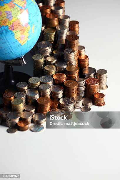 Photo libre de droit de Global Finance banque d'images et plus d'images libres de droit de Pièce de monnaie - Pièce de monnaie, Royaume-Uni, Affaires