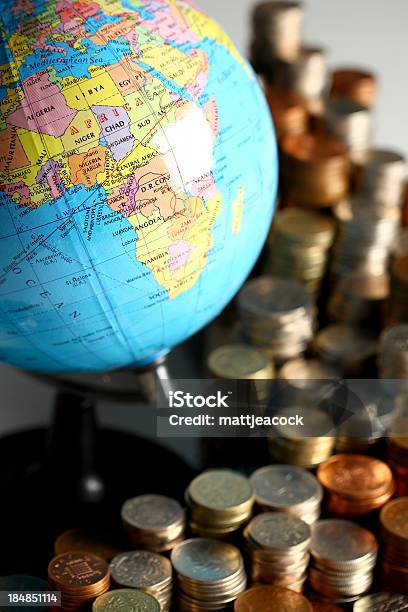 Finanza Globale - Fotografie stock e altre immagini di Abbondanza - Abbondanza, Affari, Blu