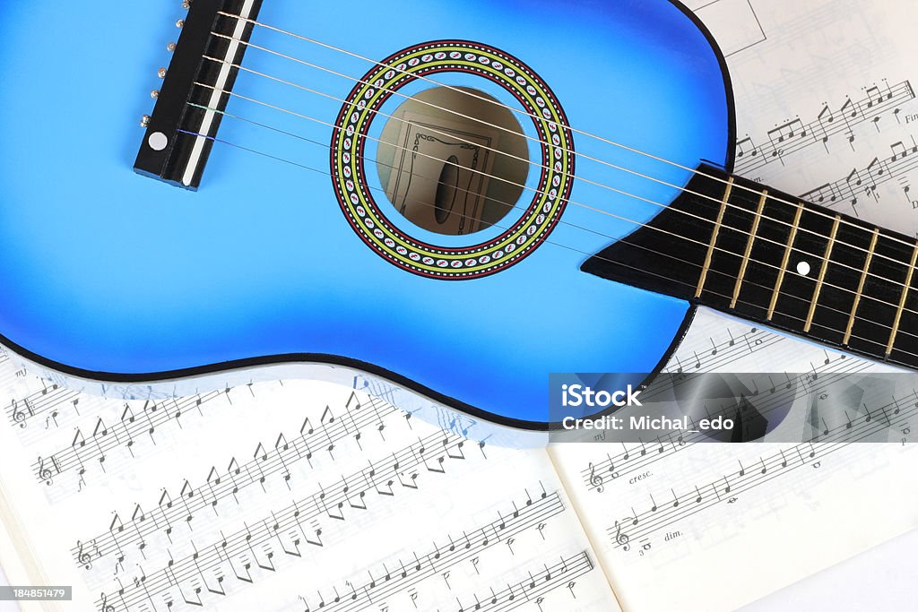 Azul guitarra y escucha - Foto de stock de Acorde libre de derechos