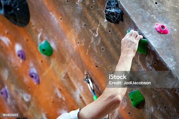 Concetto Di Raggiungere - Fotografie stock e altre immagini di Allenamento - Allenamento, Alpinismo, Ambientazione esterna